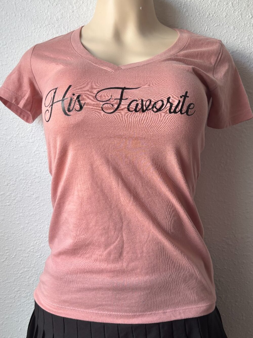 Next Level Ideal T His Favorite Graphic V-Neck T-Shirt Dusty Pink Size XS